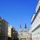 Legnica, Rynek, w głębi wieże kościoła pw. św. Jana Chrzciciela -Aw58- 24.03.2012 r.