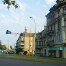 Na Placu Wolności - w oddali żółty budynek między ul.Muzealną i Kościuszki - panoramio